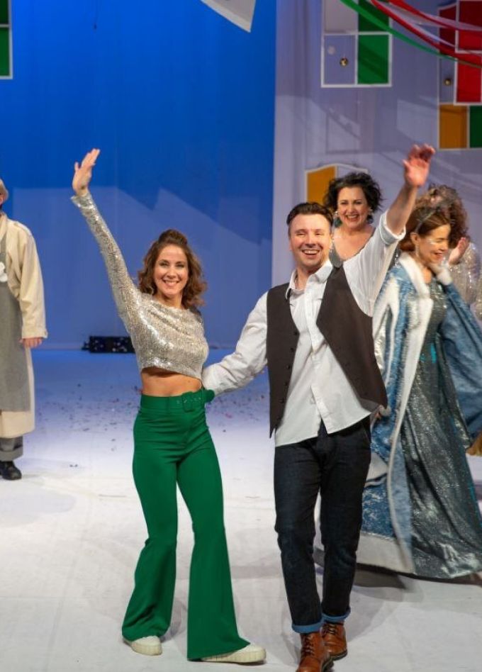 Новогодний серпантин. На том же месте, в тот же час…